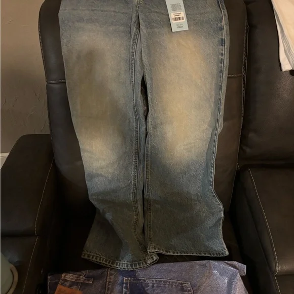 REVICE Classic Wide-Leg Women's Jeans in Light Blue - Picture 3 of 5